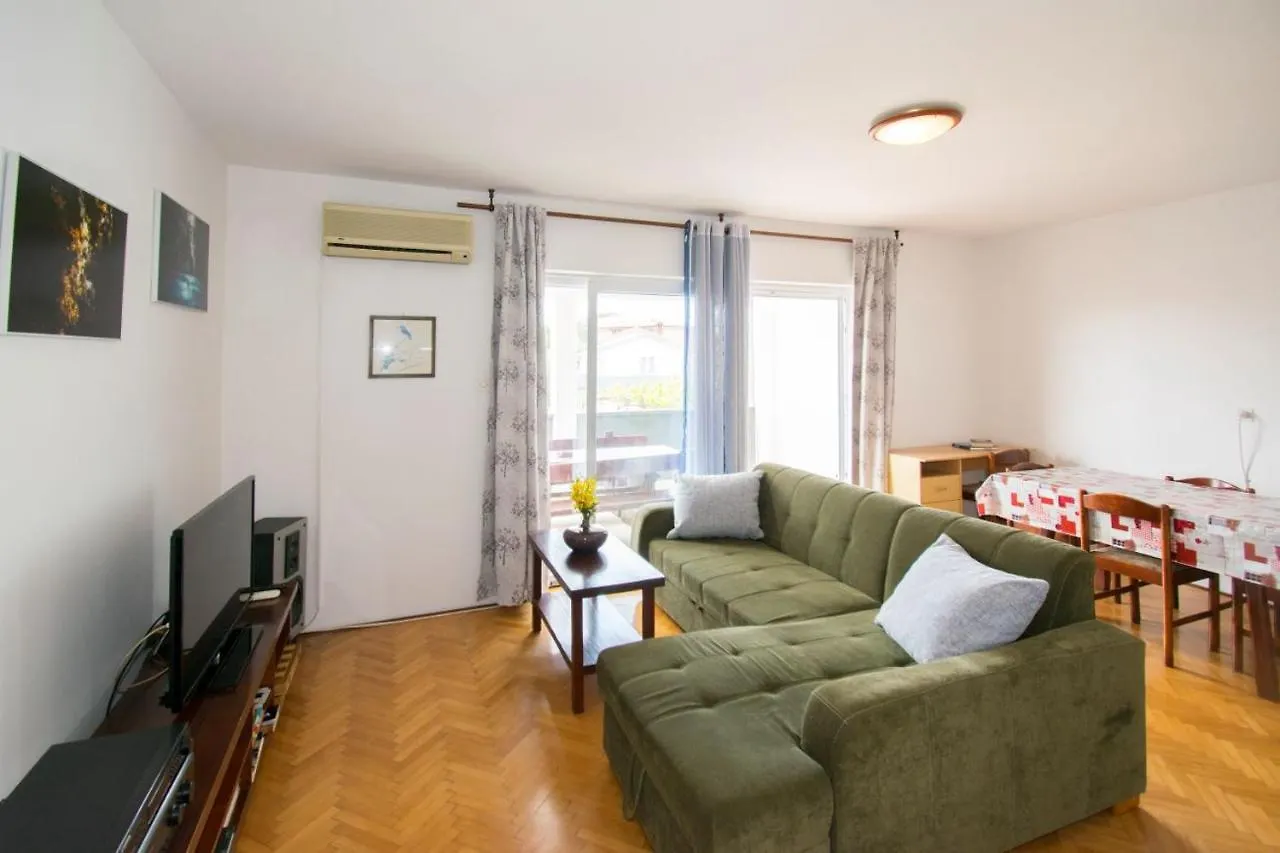 Apartman V In Premantura Near The Center Of Town Apartment