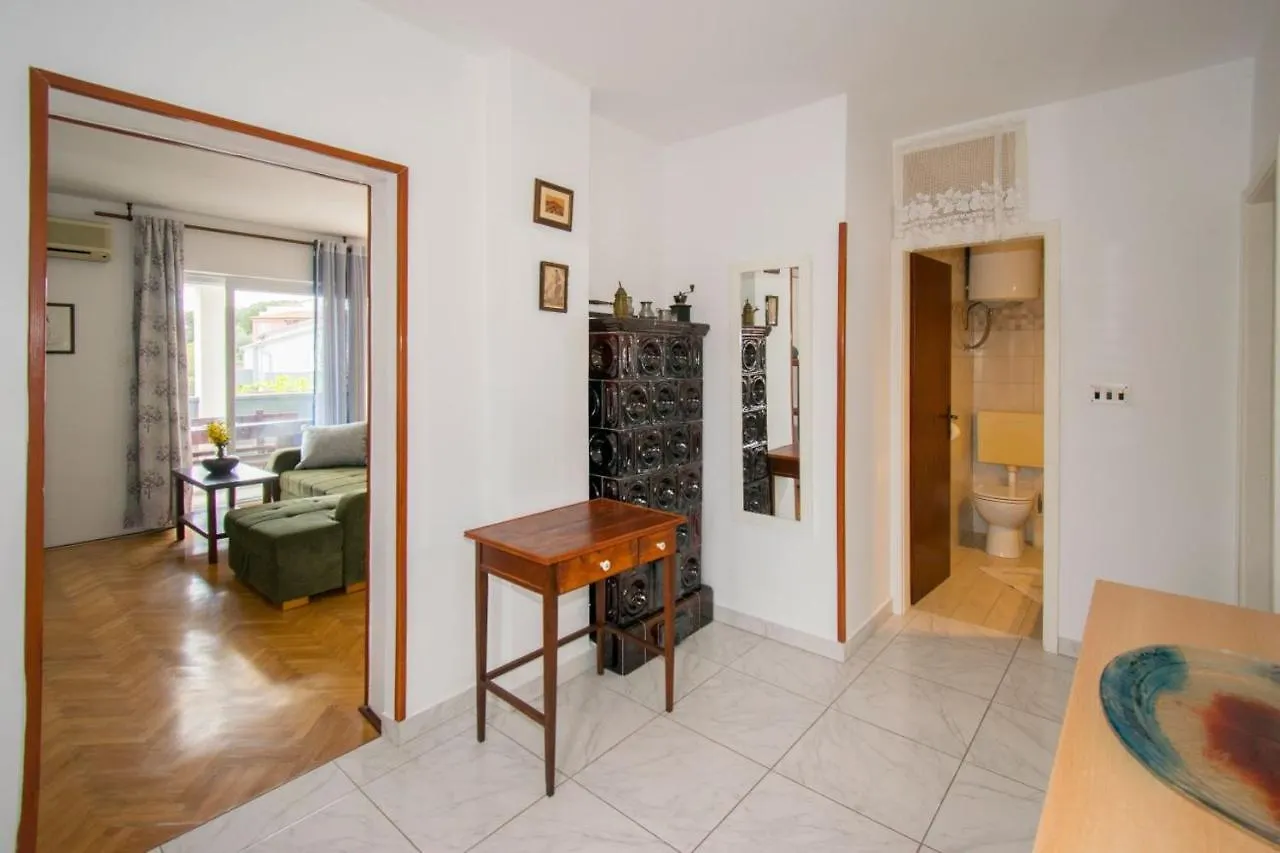 Apartman V In Premantura Near The Center Of Town